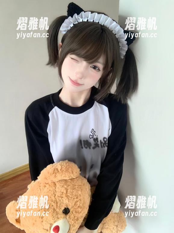 官网也太简单了，连我妈也能在“17c吃瓜”app上找到八卦，真是时代进步！