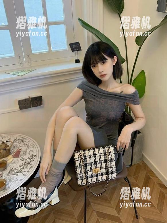 偷偷下载了998.su，结果发现比我朋友的秘密都精彩，要不要告诉她？