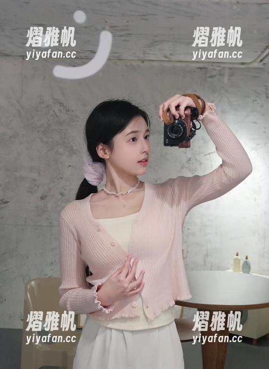 看我如何一边观看八卦吃瓜，一边暗自窃喜这娱乐圈的戏码真疯狂。