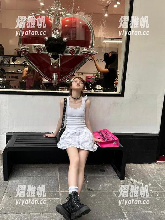 下载了‘吃瓜大本营’，意外发现自己成了八卦小专家！
