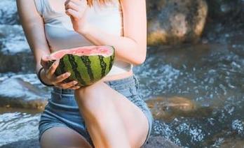 今天该登录黑料正能量了吗？毕竟黑料不打烊，真是欢乐多！
