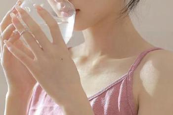 “黑料老司机”发布：瓜田里的秘密，真相怎么这么甜？