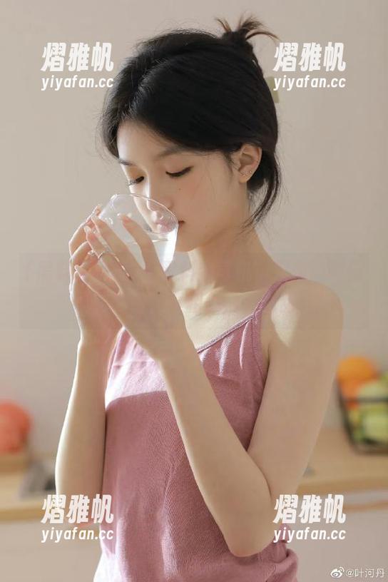 “黑料老司机”发布：瓜田里的秘密，真相怎么这么甜？